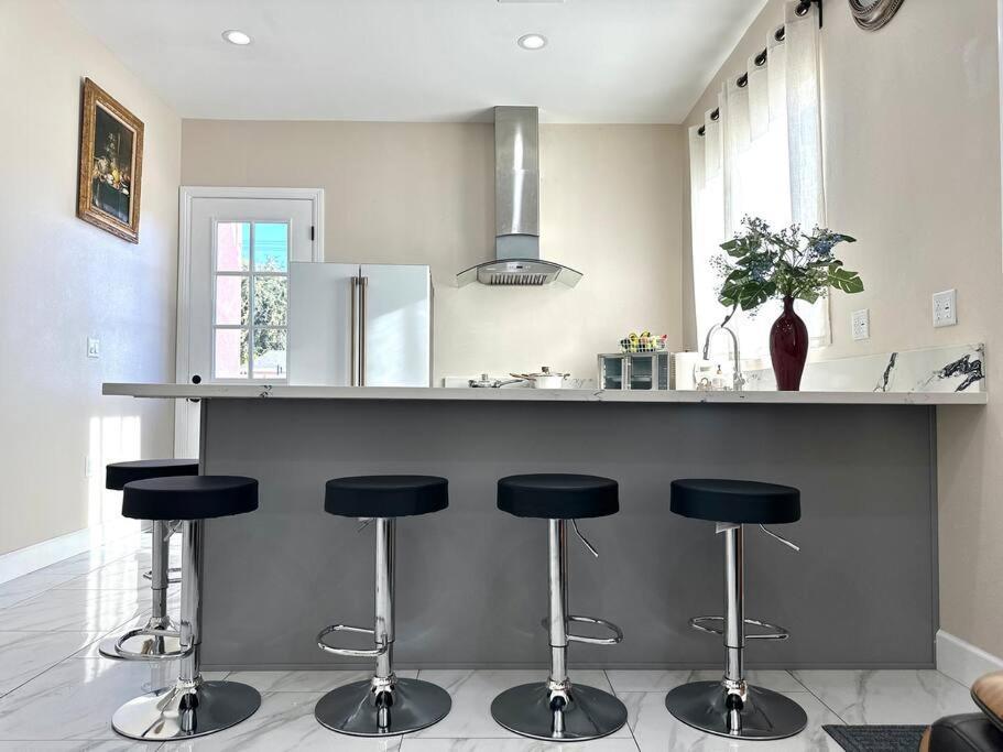Вилла New Renovated House In Little Saigon Midway City Экстерьер фото